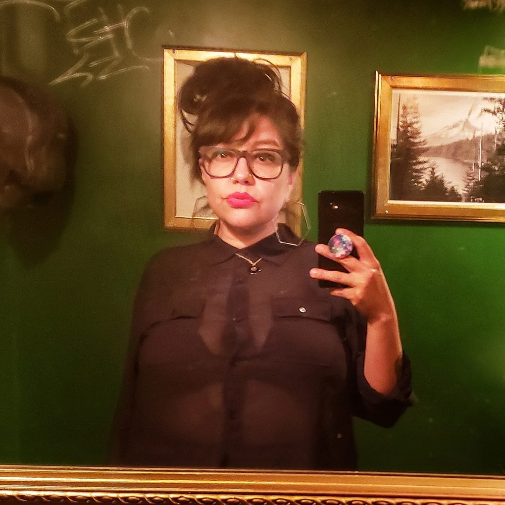 Meet your Posher, Ester